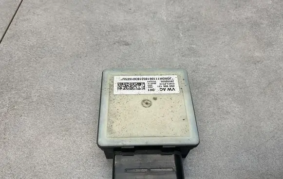 Volkswagen Polo VI Fuel injection pump control unit/module 2Q0906121