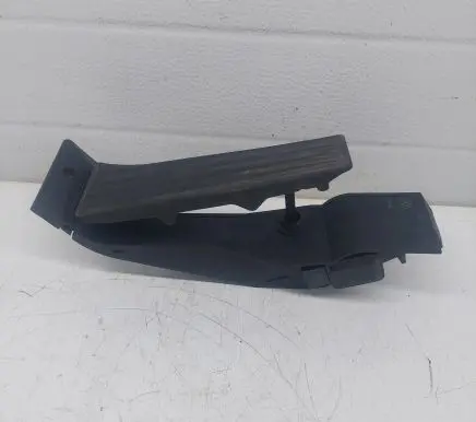 BMW 7 E65 E66 Accelerator throttle pedal 6772645 110206 25916010