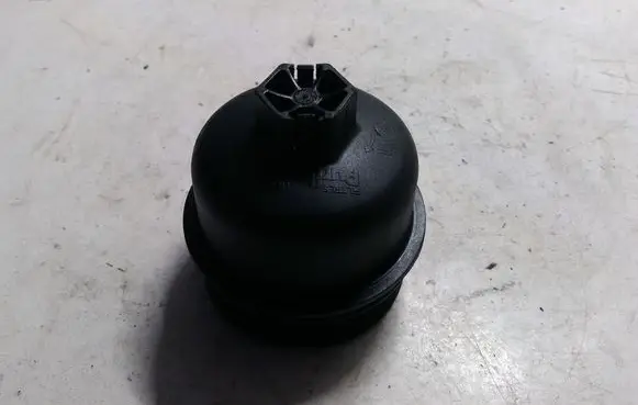 Opel Corsa D Oil filter cover 6790967580