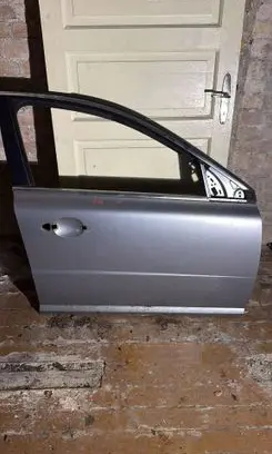 Volvo V70 Front door