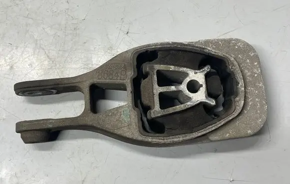 Opel Mokka Engine mount bracket 95248684 8684P