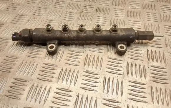 Toyota Avensis T250 Fuel main line pipe 8945871010