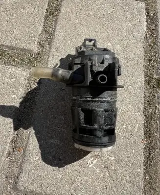Toyota RAV 4 (XA20) Windscreen/windshield washer pump 8533060180