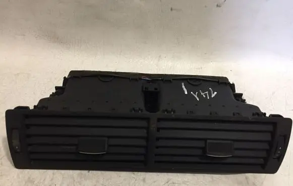Audi A4 S4 B6 8E 8H Dash center air vent grill 438201