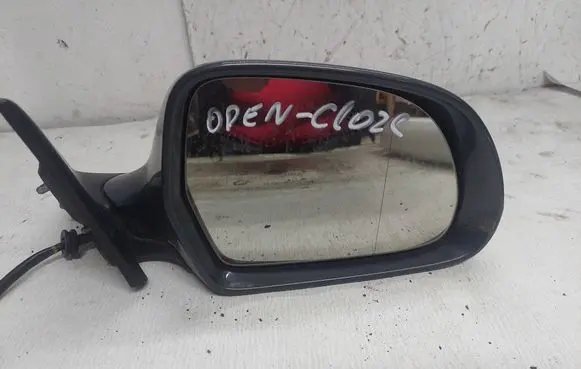 Audi A5 8T 8F Front door electric wing mirror E1020931
