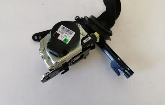 Mercedes-Benz C W205 Front seatbelt 622765800