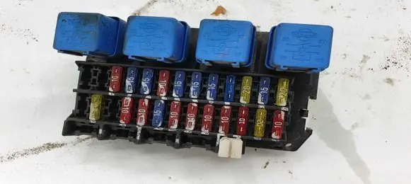 Nissan Terrano Fuse module NOCODE