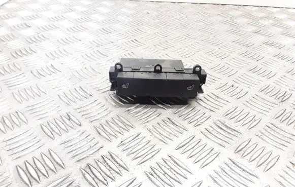 Mercedes-Benz A W169 Seat heating switch 1698208510