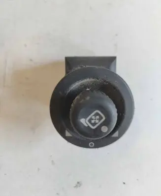 Land Rover Discovery 3 - LR3 Wing mirror switch 03930351