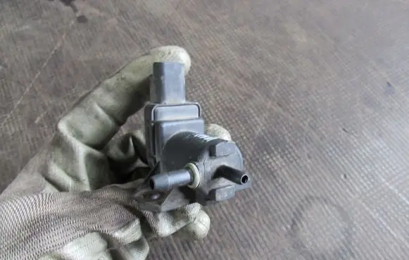 Ford Grand C-MAX Vacuum valve 9688124580