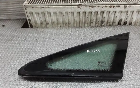 Opel Zafira B Front triangle window/glass 