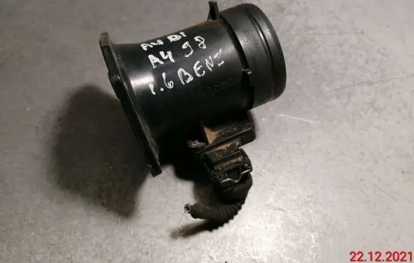 Audi A4 S4 B5 8D Mass air flow meter 058133471 AFH6010B