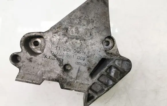 Volkswagen Touran I Engine mounting bracket 03G199207G