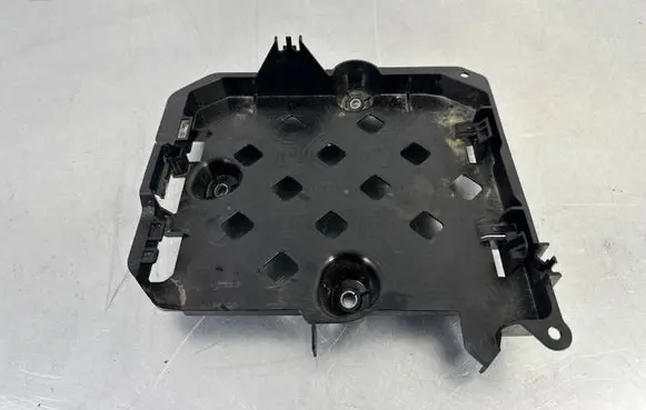Volkswagen Touareg III Engine control unit holder 4M0907650C