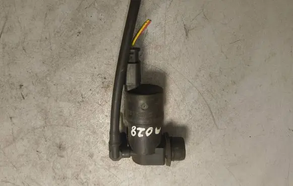 Peugeot 2008 I Windscreen/windshield washer pump 681155 246091 194414