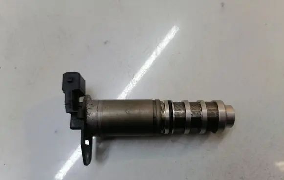 BMW 3 F30 F35 F31 Camshaft vanos timing valve 7585776