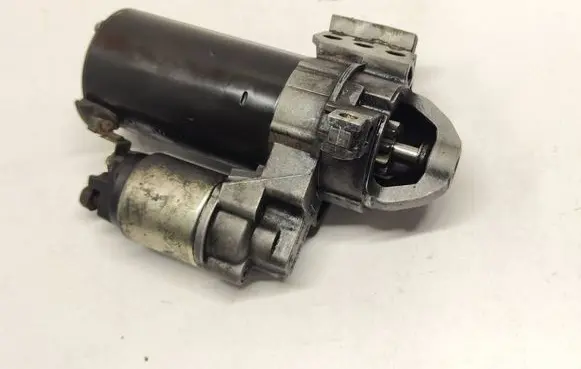 BMW X3 E83 Starter motor 7801203 0001115069 12417801203
