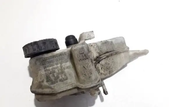 Brake fluid reservoir
