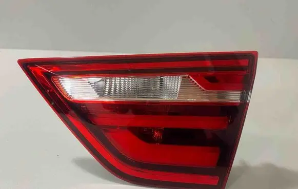 Tailgate rear/tail lights