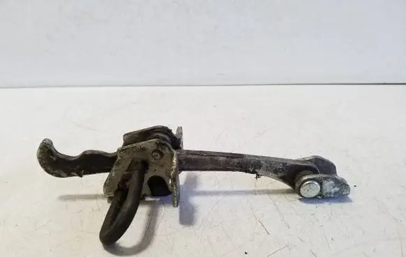 Opel Zafira A Front door check strap stopper 90579391