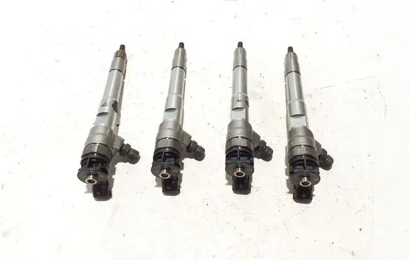 Renault Trafic III (X82) Fuel injector 0445110939