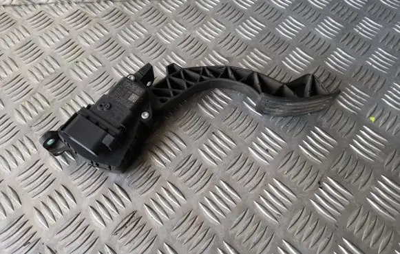 Ford Focus Accelerator throttle pedal 4M519F836AH