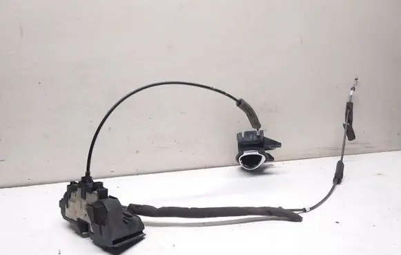 Nissan Juke I F15 Front door lock