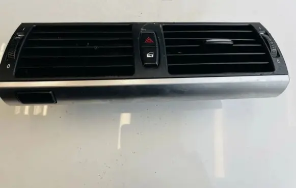 BMW X5 E70 Dash center air vent grill 716180104 7161801-04
