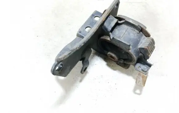 Toyota Avensis T250 Engine mount bracket