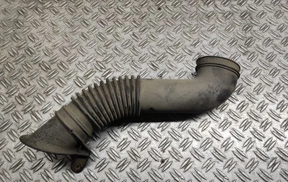 Suzuki SX4 Air intake duct part 1376679J00