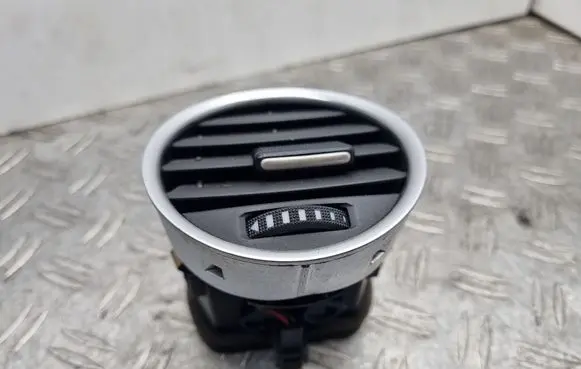 Audi A4 S4 B7 8E 8H Dash center air vent grill 8H0820951D