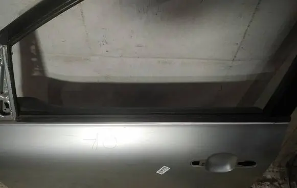 Toyota Avensis Verso Front door glass trim molding 