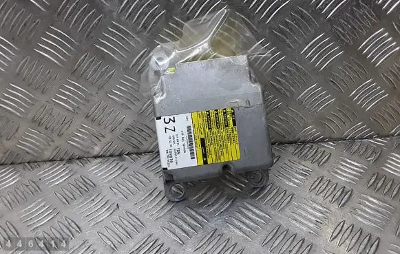 Toyota Avensis T270 Airbag control unit/module 8917005321
