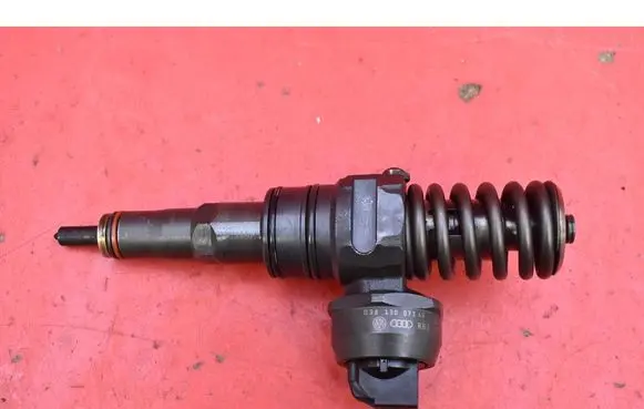 Volkswagen Golf IV Fuel injector 038130073AG