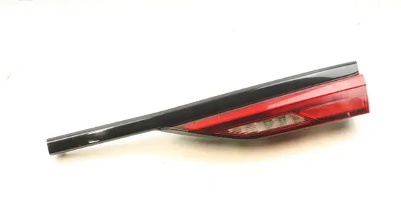 Tailgate rear/tail lights