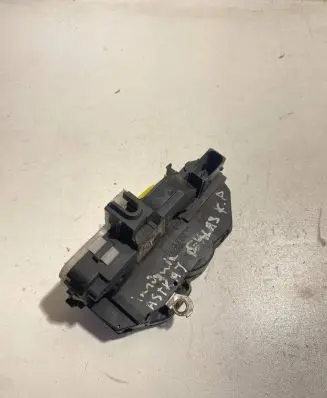 Opel Insignia A Front door lock 13579518