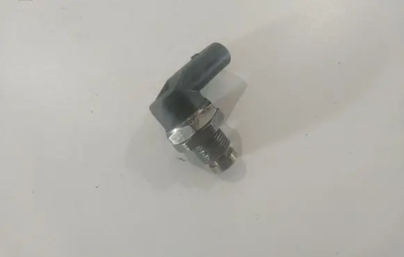 BMW 3 E90 E91 Fuel pressure sensor 0281002497