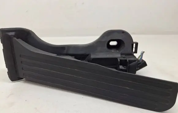 Volkswagen PASSAT B6 Accelerator throttle pedal 1K1721503L 6PV00860000