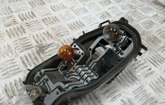 Renault Twingo III Tail light bulb cover holder