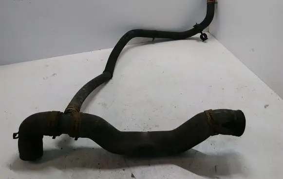 Renault Trafic II (X83) Engine coolant pipe/hose 8200413827C