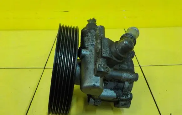Citroen C4 II Picasso Power steering pump 1440121180