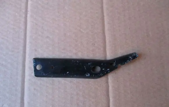 Mercedes-Benz C W204 Front bumper mounting bracket A2048810106