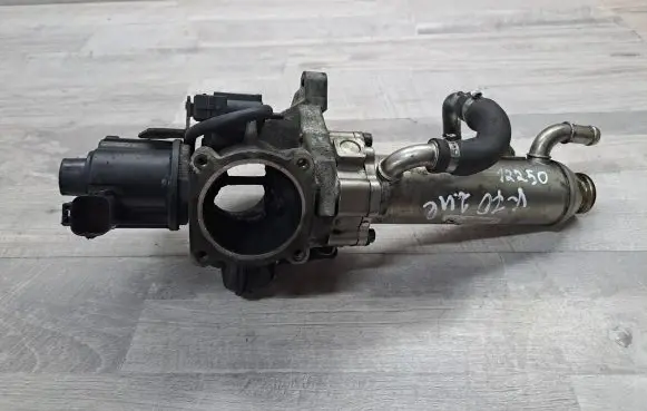 Volvo V70 EGR valve cooler 50086403 89880765R