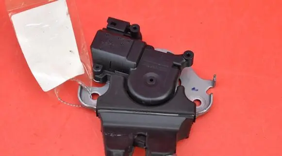 Mitsubishi Lancer VIII Tailgate/trunk/boot lock/catch/latch