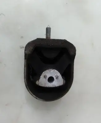 Mercedes-Benz B W245 Engine mount bracket
