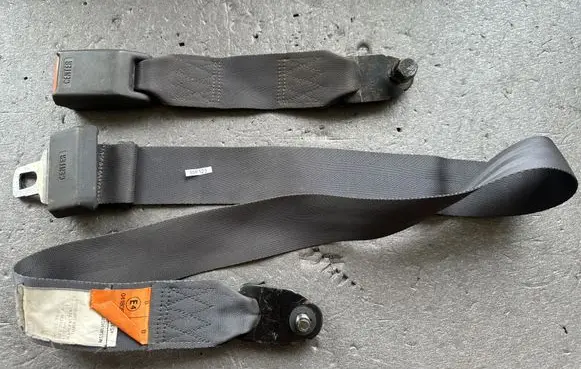 Nissan Patrol Y60 Middle seatbelt (rear) 8885022J11