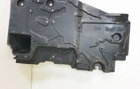 Center/middle under tray cover