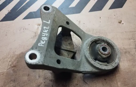 Toyota RAV 4 (XA30) Gearbox mount
