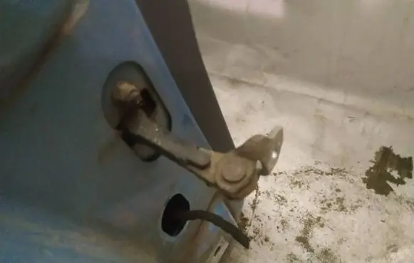 Front door check strap stopper