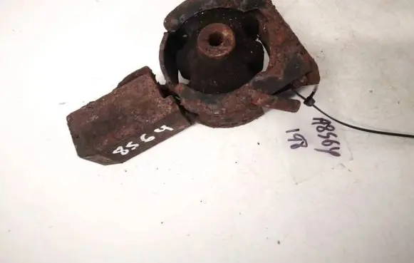 Toyota Avensis T250 Engine mount bracket